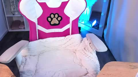 Lily online show from 04.23.26