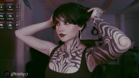 Snapshot of abril__colen chatting on 12.19.25 April online show from 12.19.25