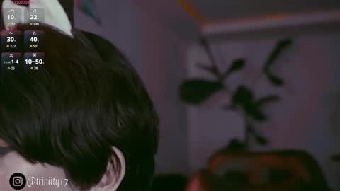 Snapshot of abril__colen chatting on 12.20.25 April online show from 12.20.25