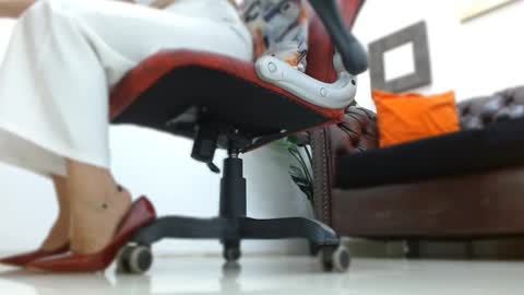 Snapshot of abril_beltran_ chatting on 10.07.25 Abril Beltran online show from 10.07.25