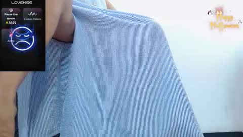 Snapshot of abril_beltran_ chatting on 10.15.25 Abril Beltran online show from 10.15.25