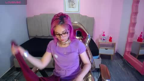 abril_ch_ online show from 10.20.25