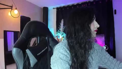 Snapshot of abril_riios chatting on 05.17.26 Abril online show from 05.17.26