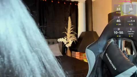 Snapshot of abril_riios chatting on 06.21.26 Abril online show from 06.21.26