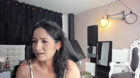 Snapshot of abril_riios chatting on 07.03.26 Abril online show from 07.03.26