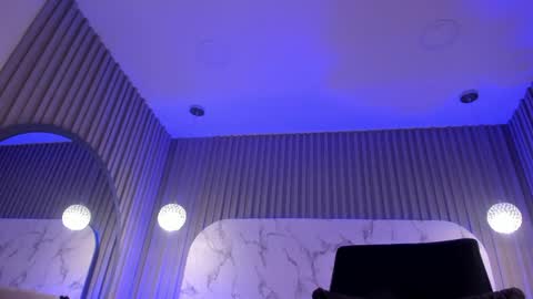 Snapshot of abrilbloom_ chatting on 05.17.26 abril online show from 05.17.26