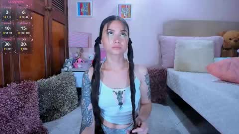 Snapshot of abrilrussell_ chatting on 02.13.25 Abril online show from 02.13.25