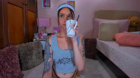 Snapshot of abrilrussell_ chatting on 03.04.26 Abril online show from 03.04.26