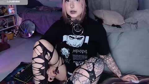Snapshot of aciddroll chatting on 10.18.25 Acid or Iya vacation November 19 to November 26 online show from 10.18.25