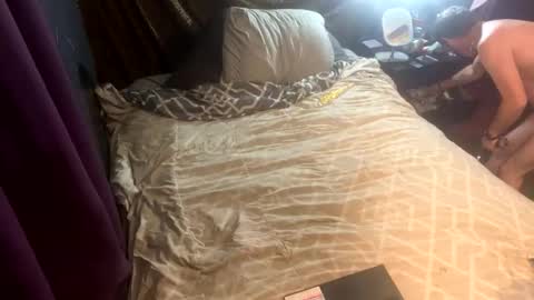 Snapshot of acouplesinners chatting on 12.18.25 acouplesinners online show from 12.18.25