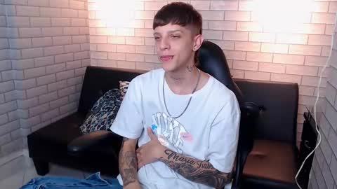 Snapshot of adam_hard_ chatting on 01.09.25 Adam online show from 01.09.25