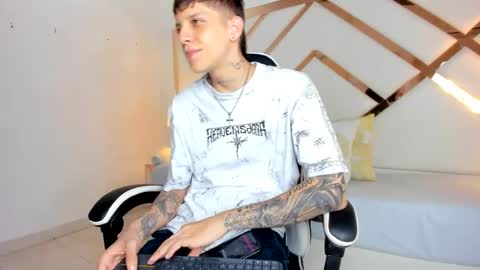 Snapshot of adam_hard_ chatting on 09.16.25 Adam online show from 09.16.25