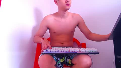 adam hot11 online show from 03.07.25