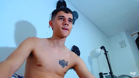 adam hot11 online show from 11.11.25