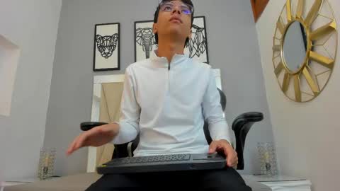 Snapshot of adams_bobby chatting on 05.03.26 Adams Bobby online show from 05.03.26