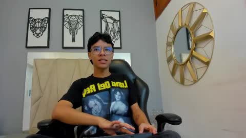 Snapshot of adams_bobby chatting on 05.15.26 Adams Bobby online show from 05.15.26