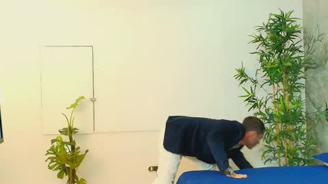 Im Adams Sanz online show from 04.02.26