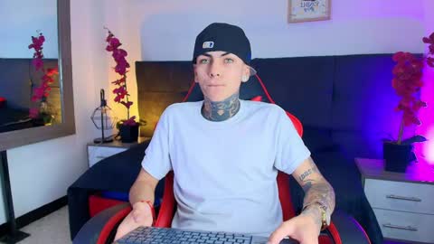 AdamsWalkerr  online show from 04.07.26