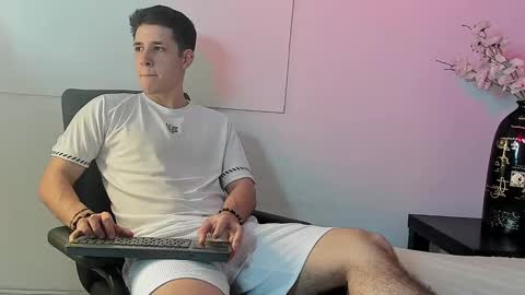 Snapshot of adan_rivas chatting on 12.25.24 adan online show from 12.25.24