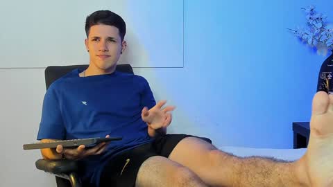 Snapshot of adan_rivas chatting on 01.10.25 adan online show from 01.10.25