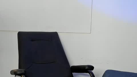 Snapshot of adan_rivas chatting on 02.19.25 adan online show from 02.19.25