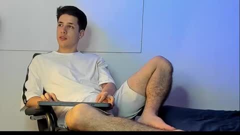 Snapshot of adan_rivas chatting on 03.04.25 adan online show from 03.04.25