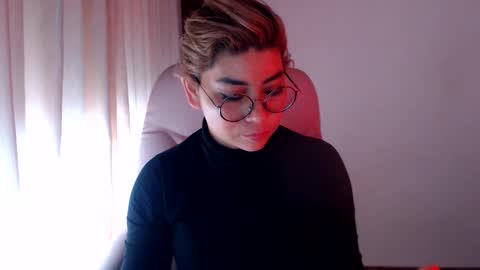 Snapshot of adan_romanoff chatting on 05.10.26 adan_romanoff online show from 05.10.26