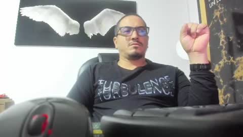 Snapshot of adan_smith_ chatting on 06.10.26 online show from 06.10.26