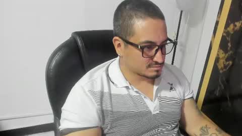 Snapshot of adan_smith_ chatting on 06.12.26 online show from 06.12.26