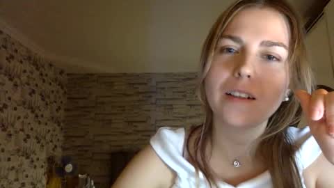 Snapshot of addicta_vera chatting on 10.22.25 addicta_vera online show from 10.22.25