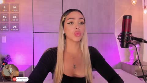 Snapshot of addison_baker chatting on 01.12.25 A D D I S O N online show from 01.12.25