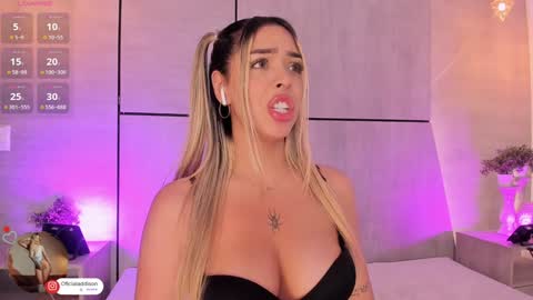 Snapshot of addison_baker chatting on 01.21.25 A D D I S O N online show from 01.21.25