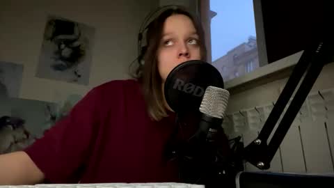 Snapshot of addy_moon chatting on 12.29.24 Addy online show from 12.29.24