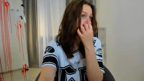 Snapshot of addy_moon chatting on 10.24.25 Addy online show from 10.24.25