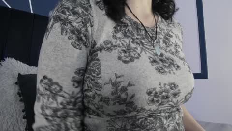 Snapshot of adeelinee chatting on 12.17.24 Ade online show from 12.17.24