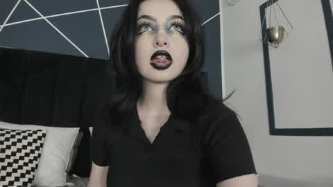 Snapshot of adeelinee chatting on 01.20.25 Ade online show from 01.20.25