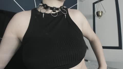 Snapshot of adeelinee chatting on 02.06.25 Ade online show from 02.06.25