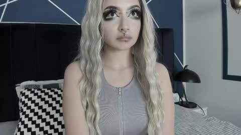 Snapshot of adeelinee chatting on 02.19.25 Ade online show from 02.19.25