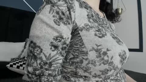 Snapshot of adeelinee chatting on 03.06.25 Ade online show from 03.06.25