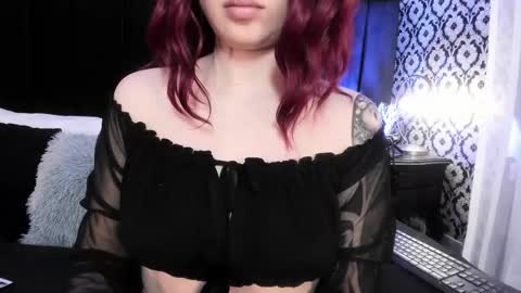 Snapshot of adeelinee chatting on 09.27.25 Ade online show from 09.27.25