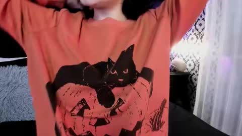 Snapshot of adeelinee chatting on 10.02.25 Ade online show from 10.02.25