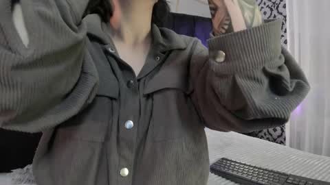 Snapshot of adeelinee chatting on 11.18.25 Ade online show from 11.18.25