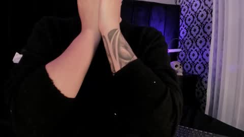 Snapshot of adeelinee chatting on 12.03.25 Ade online show from 12.03.25