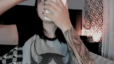 Snapshot of adeelinee chatting on 05.26.26 Ade online show from 05.26.26