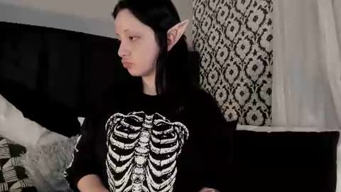 Snapshot of adeelinee chatting on 06.18.26 Ade online show from 06.18.26