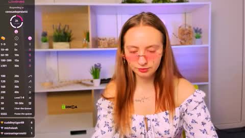 Snapshot of adel_bee chatting on 09.15.25 u love online show from 09.15.25