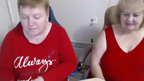 Snapshot of adelandsofia chatting on 12.01.25 AdelAndSofia online show from 12.01.25