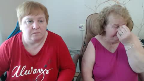 Snapshot of adelandsofia chatting on 04.06.26 AdelAndSofia online show from 04.06.26