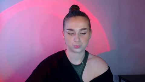 Snapshot of adele_amore chatting on 03.04.25 Adele Amore online show from 03.04.25