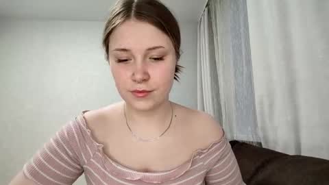 Snapshot of adele_veli chatting on 01.05.25 adele_veli online show from 01.05.25